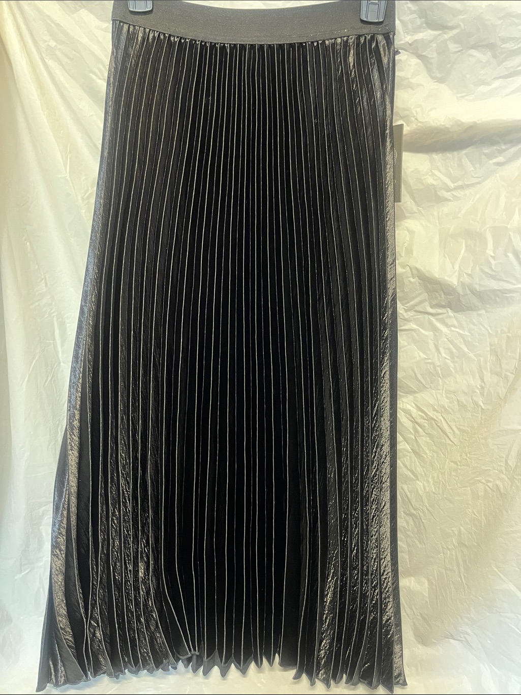 Nwt Vince Camuto, Rich, Shiny Black Pull On Pleated Midi Skirt